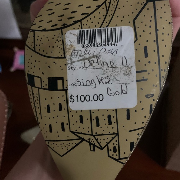 size 8 1/2. Bella Vita Brand gold sparkle heels - Picture 4 of 8